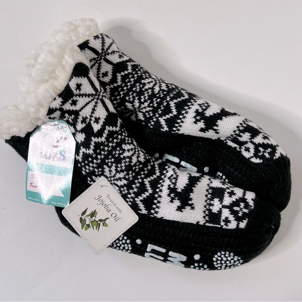 Muk Luks Johoba Infused Black Lined Sherpa Slippers Socks Size S/M NWT